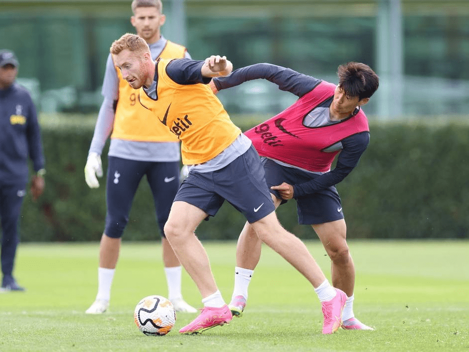 巴萨梅西进球助球队领先皇家社会（梅西破门助巴萨暂领先皇家社会）