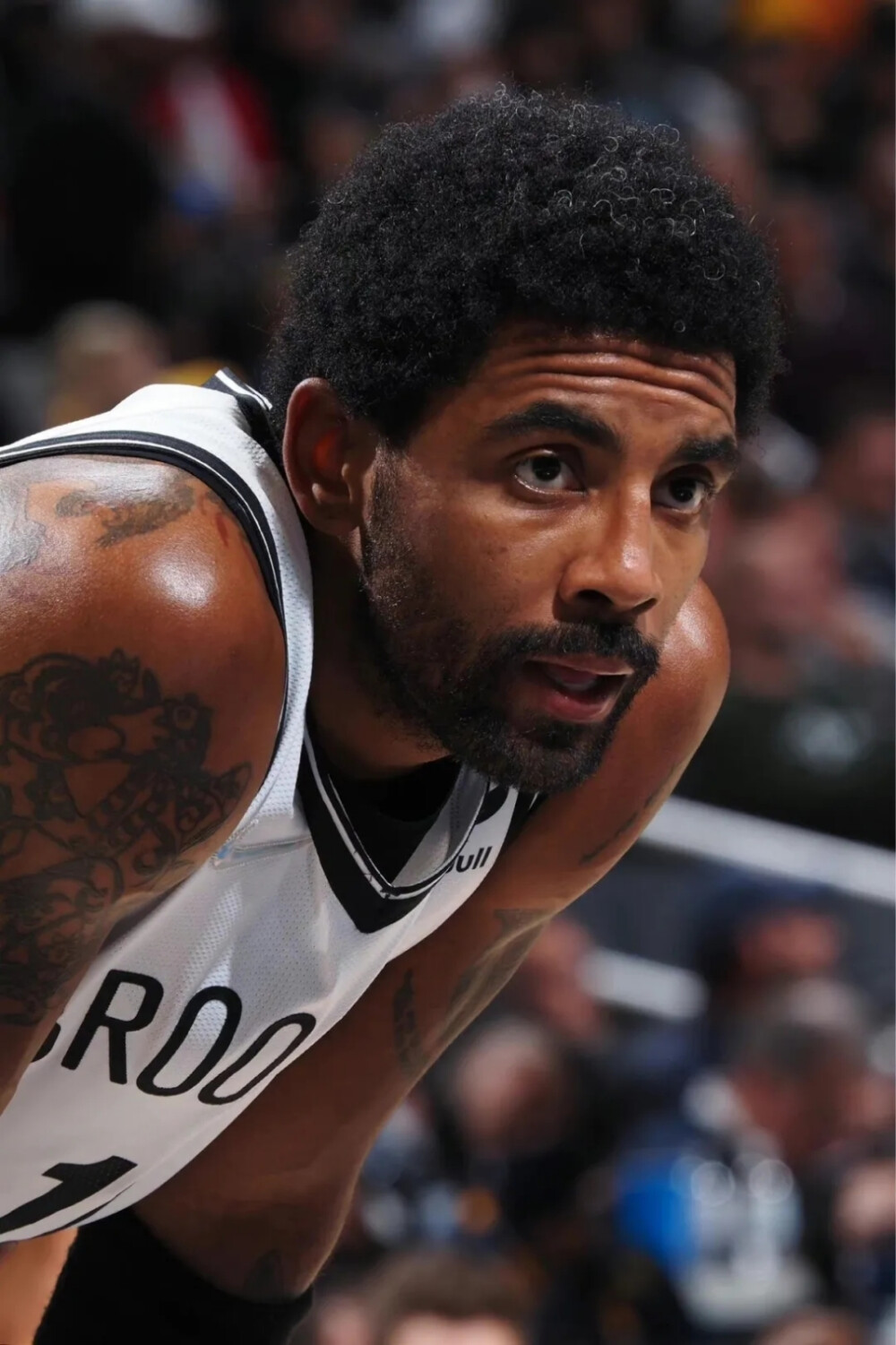 迈阿密夺冠之夜，梅西好兄弟被冷落：决赛无缘出场！赛后委屈落泪（迈阿密加冕之夜，梅西挚友无缘登场：决赛遭冷落，赛后黯然落泪）