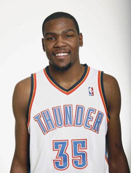 加比亚庆祝米兰团队胜利，呼吁继续前进（加比亚为米兰胜利喝彩，号召球队再接再厉）