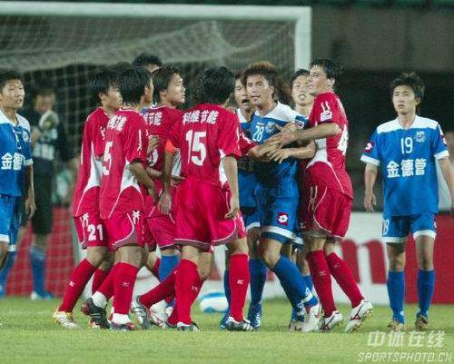 瓦尔加斯小彩娃发威！费内巴切五局击败瓦基弗夺土超杯（瓦尔加斯火力全开！费内巴切五局力克瓦基弗加冕土超杯）