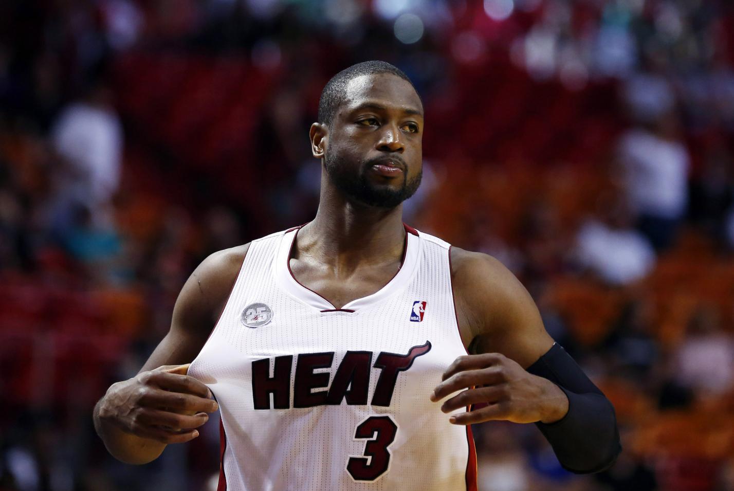 法尔克：格纳布里经纪人已和拜仁谈降薪续约，球员很可能留队（法尔克：格纳布里大概率留队，经纪人与拜仁已谈降薪续约）