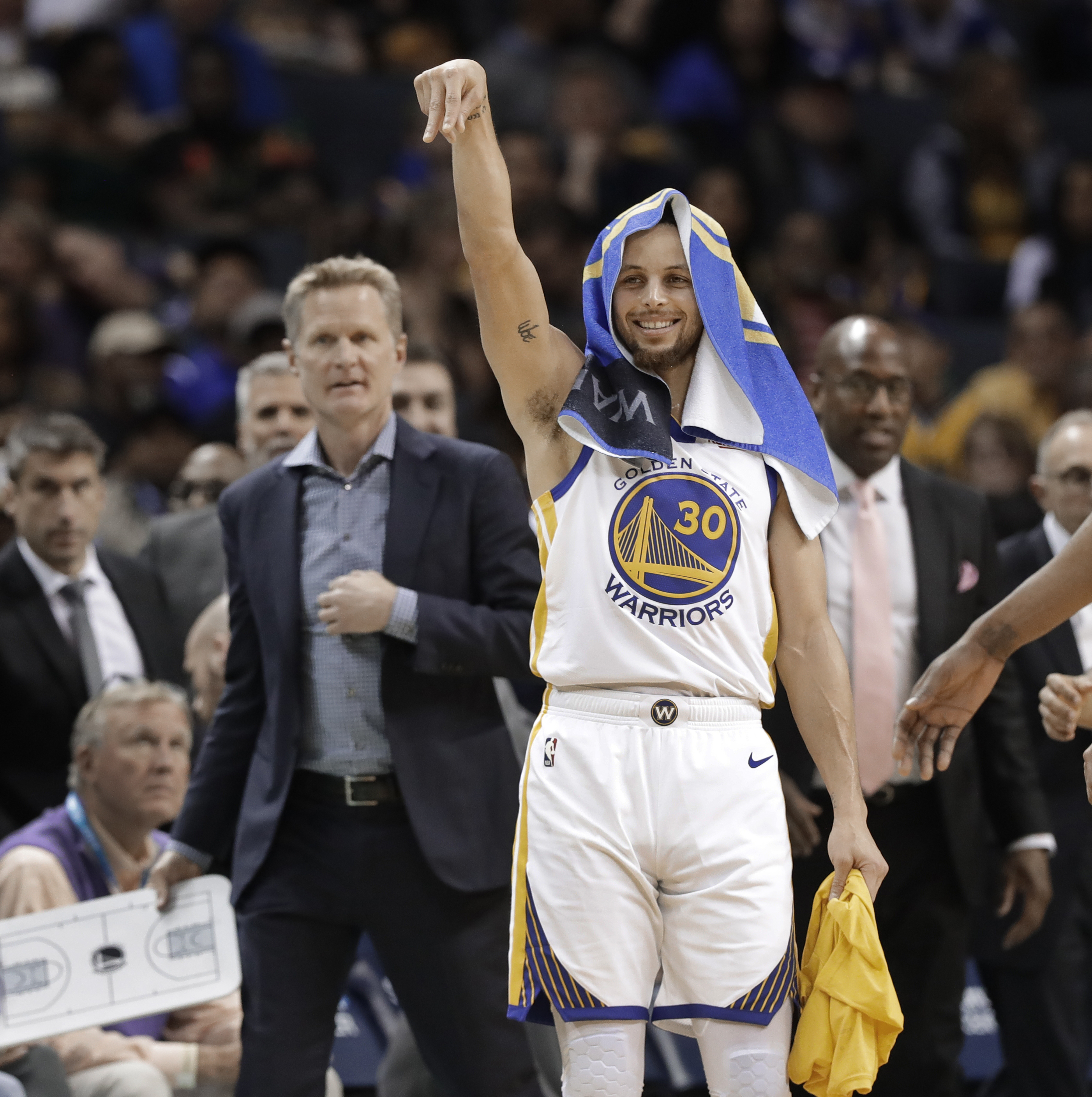 里程碑之战，恩里克迎来执教生涯第400场俱乐部赛事（里程碑时刻：恩里克迎来俱乐部执教第400战）