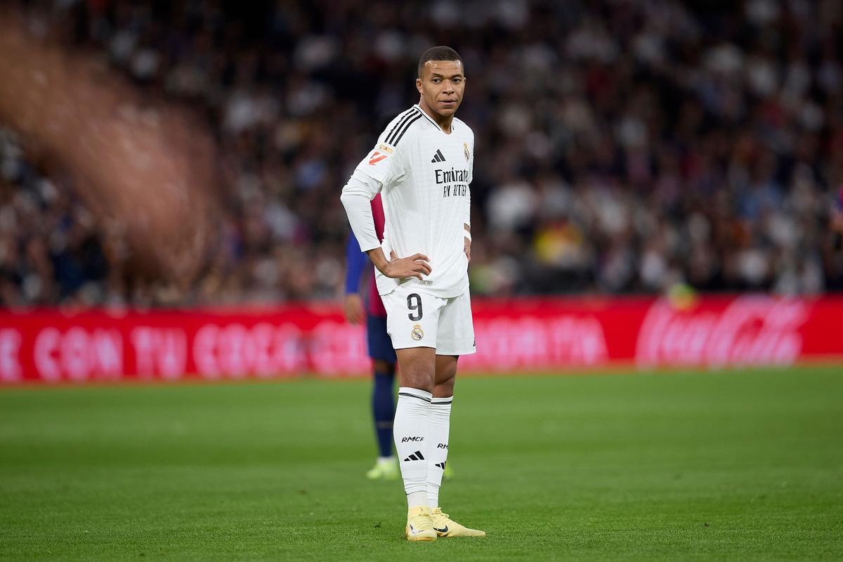 追梦发问什么比感恩节大餐更糟糕？网友：球队老将揍年轻队友（追梦发问：还有比感恩节大餐更糟的吗？网友：球队老将暴打新秀）