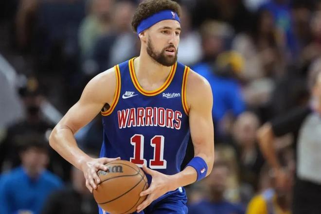 凌空斩世界波，王燊超当选中超官方第29轮最佳球员（凌空世界波定乾坤，王燊超荣膺中超第29轮官方最佳球员）