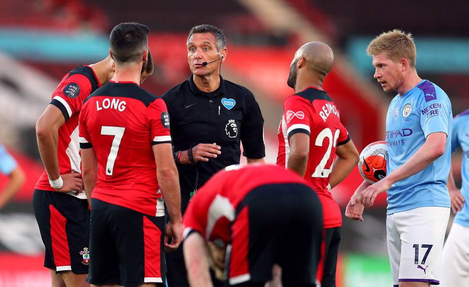 德天空：施洛特贝克因脚伤将缺席对阵卢森堡，有可能退出集训（德天空：施洛特贝克脚伤无缘战卢森堡，或将退出本期集训）