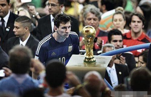 巴塞罗那主帅帕斯夸尔：与球迷共庆胜利，第三节表现辉煌（巴萨主帅帕斯夸尔：第三节大爆发，与球迷同庆胜利）