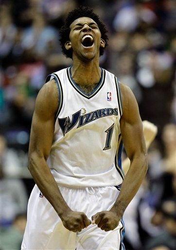 那不勒斯0-0法兰克福，麦克托米奈失良机，埃尔马斯造险（那不勒斯与法兰克福0-0互交白卷，麦克托米奈错失良机，埃尔马斯制造险情）