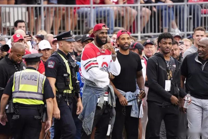 震惊！这队突然连赢五场（这支球队突然豪取五连胜）