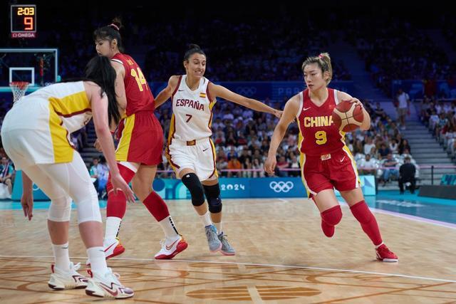 孔蒂：球员承担责任展现了成长，此刻我们不怕任何事物任何人（孔蒂：球队勇于担责体现成长，如今我们无惧任何对手与挑战）