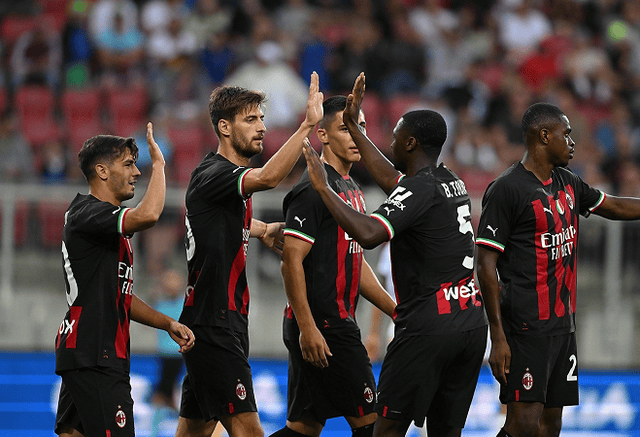 记者：皇马更衣室很团结，球员私下进行了交流以保持竞技表现（记者称皇马队内氛围融洽，球员私下沟通以维持竞技状态）