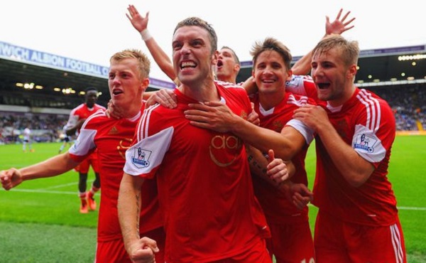 勇士球队助攻率高，全队配合默契