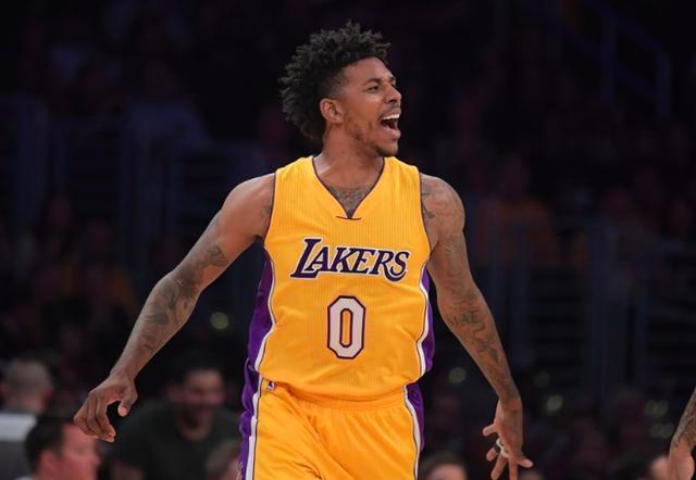 球迷：我们都在见证他的成长（球迷：他的成长，我们一起见证）