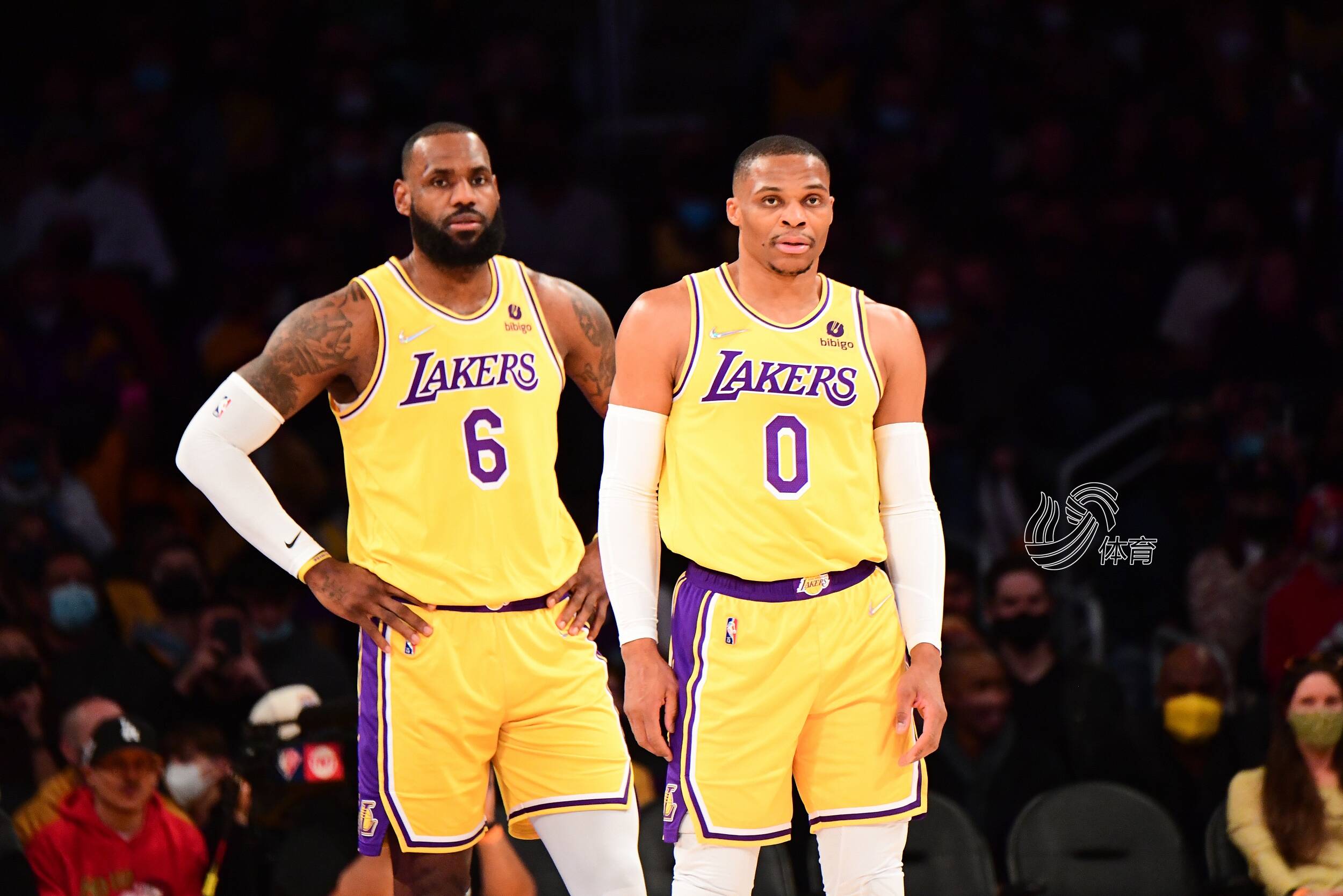 世界杯官方发布直通队伍集结海报：42个国家，同一个梦想（世界杯官宣直通球队集结海报：42国同心逐梦）