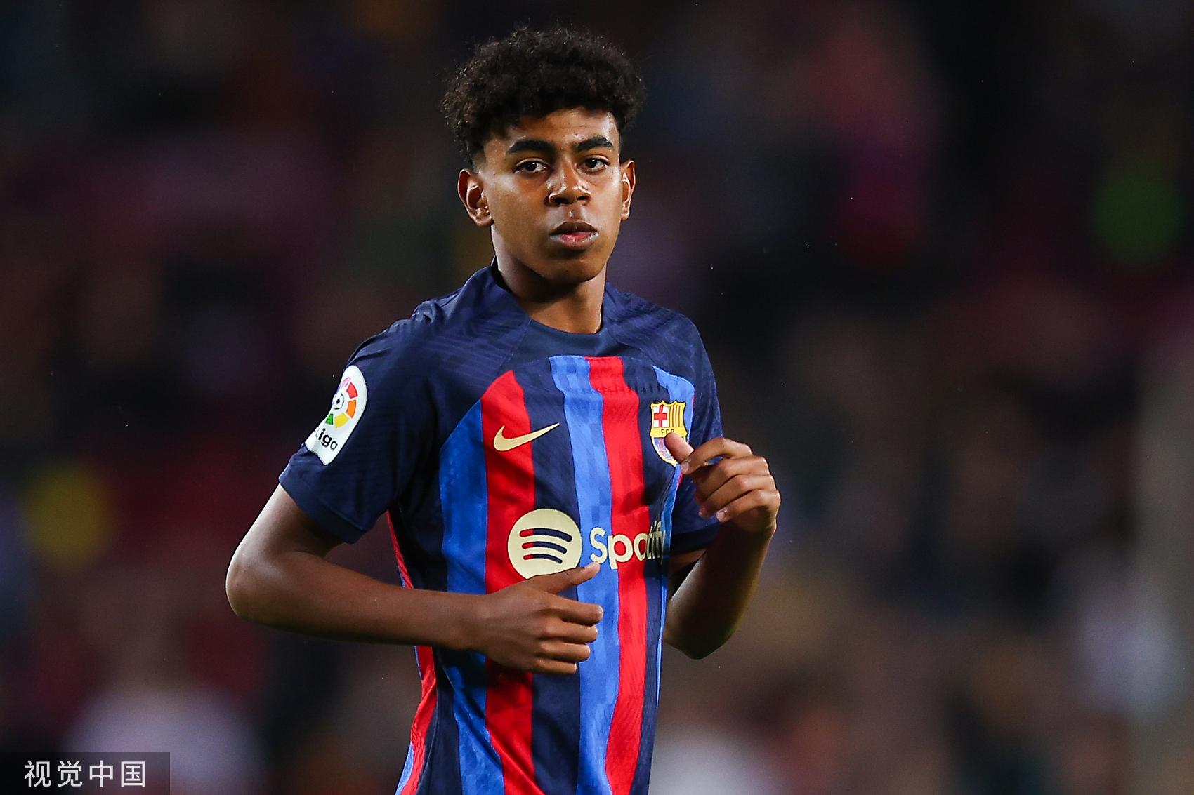 里程碑，海港中场徐新已为中国俱乐部出战200场比赛（徐新达成里程碑：代表中国俱乐部出战满200场）